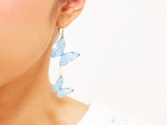 Sky Blue Butterfly Earrings, asymmetry[Pierced or Clip-on] 第4張的照片