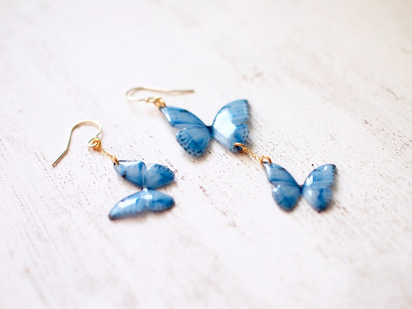 Light Blue Butterfly Earrings,asymmetry[Pierced or clip-on] 第3張的照片