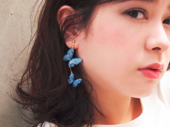 Light Blue Butterfly Earrings,asymmetry[Pierced or clip-on] 第4張的照片