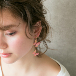 \媒體精選作品/櫻花色蝴蝶耳環（不對稱） 第4張的照片