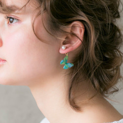 Bluegreen Butterfly Earrings With Pearl [Pierced or Clip-on] 第2張的照片