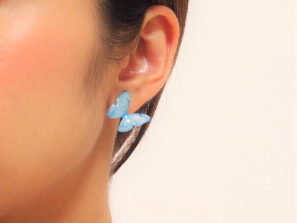 Sky Blue Butterfly Earrings With Pearl2[Pierced/Clip-on] 第2張的照片