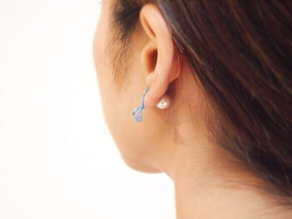 Sky Blue Butterfly Earrings With Pearl2[Pierced/Clip-on] 第3張的照片