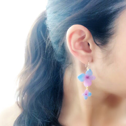 Blue-purple Hydrangea Earrings [Pierced or Clip-on] 第4張的照片