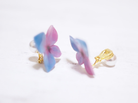 Blue-purple Hydrangea Earrings With Pearl/Pierced or Clip-on 第5張的照片