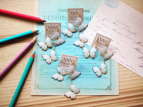 泛白蝴蝶 耳環/耳夾式耳環（不對稱） 第7張的照片