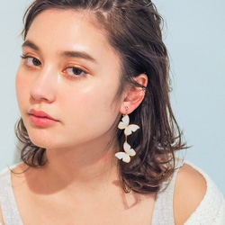 泛白蝴蝶 耳環/耳夾式耳環（不對稱） 第9張的照片