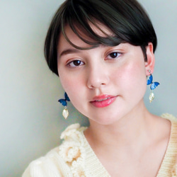 Ocean Blue Butterfly Earrings with leaf [Pierced or Clip-on] 第2張的照片