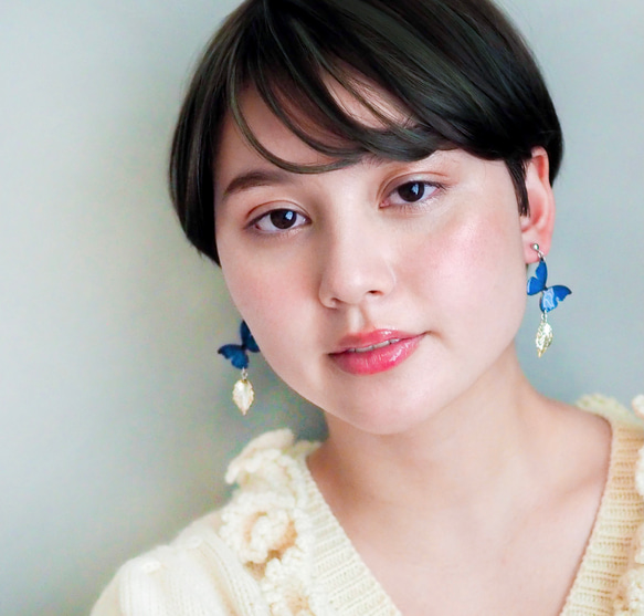 Ocean Blue Butterfly Earrings with leaf [Pierced or Clip-on] 第2張的照片