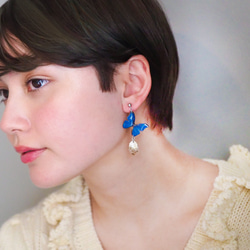 Ocean Blue Butterfly Earrings with leaf [Pierced or Clip-on] 第3張的照片