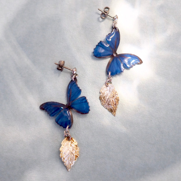 Ocean Blue Butterfly Earrings with leaf [Pierced or Clip-on] 第4張的照片