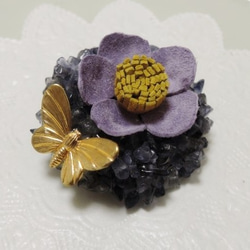 革と石の小さなブローチ紫 2枚目の画像