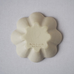 マカロンミルキーホワイト・花の皿-S- 6枚目の画像