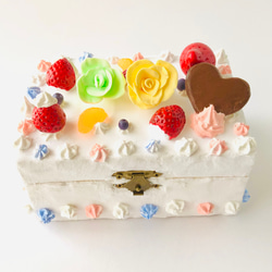 キティ　いちご　ケーキ　ドレス　ウェディング 　小物入れ　指輪入れ　ケース ❣️激レア❣️サンリオ キティ 小物入れ ジュエリーケース1998