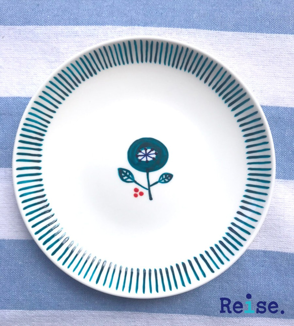 磁器　皿　絵皿　プレート　陶器　藍色　花　ハンドペイント  北欧風　手描き　16cm ギフト 1枚目の画像
