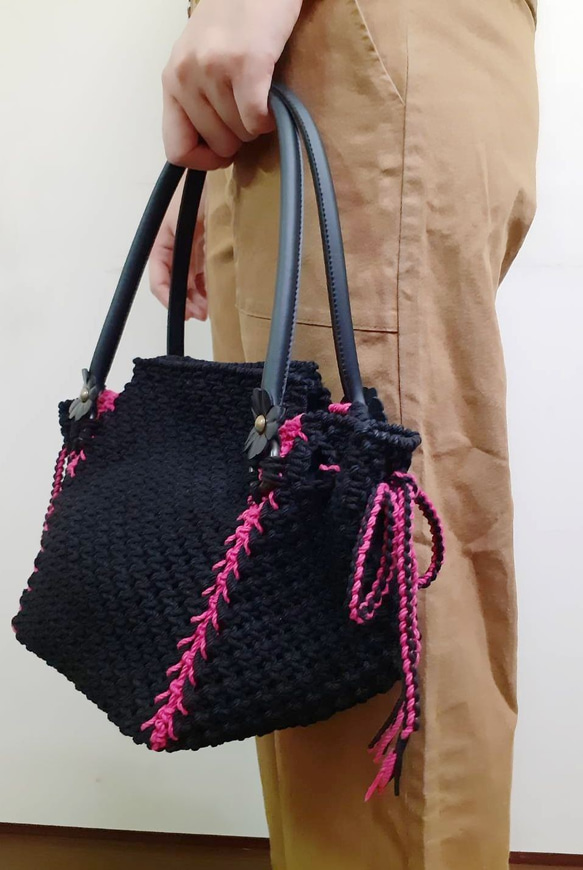 【配色款】手工棉線編織包  Macrame Bag  黑/桃紅  側邊束口  托特包 第3張的照片