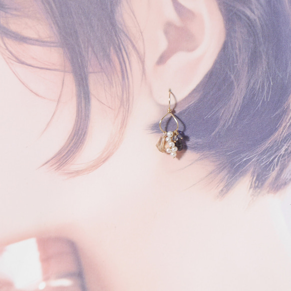 # 882 14KGF 香檳色黃水晶和堇青石花瓣鉤耳環 第4張的照片