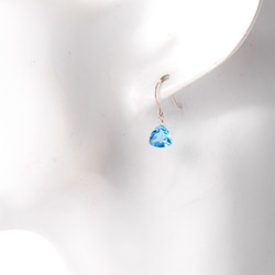 #897E_BL 優質瑞士藍色托帕石 Trilliant 切割單顆柔軟觸感耳環 A 第3張的照片