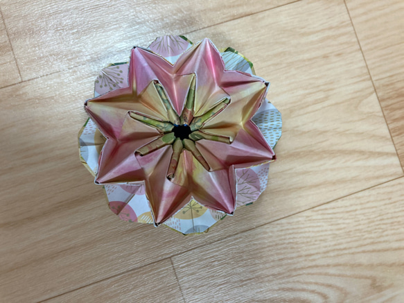 【折り紙】クルクル回る花の万華鏡　 1枚目の画像