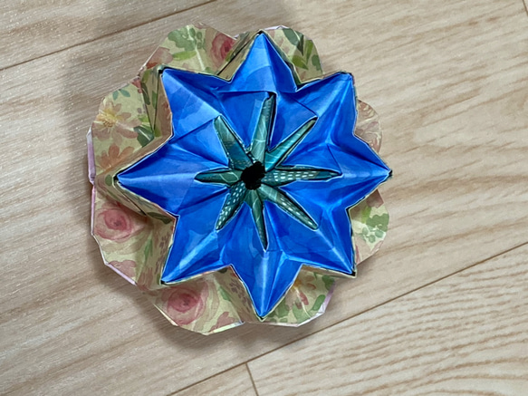 【折り紙】クルクル回る花の万華鏡　 4枚目の画像