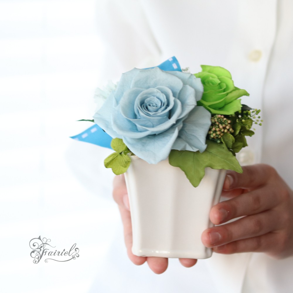 プリザーブドフラワー　水色　青  アレンジメント  ギフト【ラッピング・メッセージカード無料】