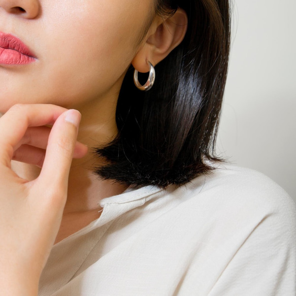 Silver Hoop Earrings 簡約純銀圈型耳環(S)22mm 第4張的照片