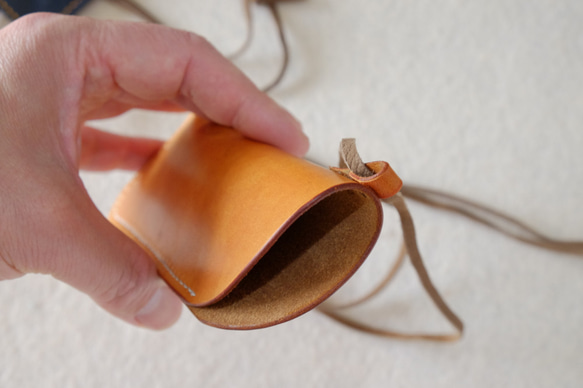 手染め　手縫い　自家製オイルレザーのメガネケース 10枚目の画像