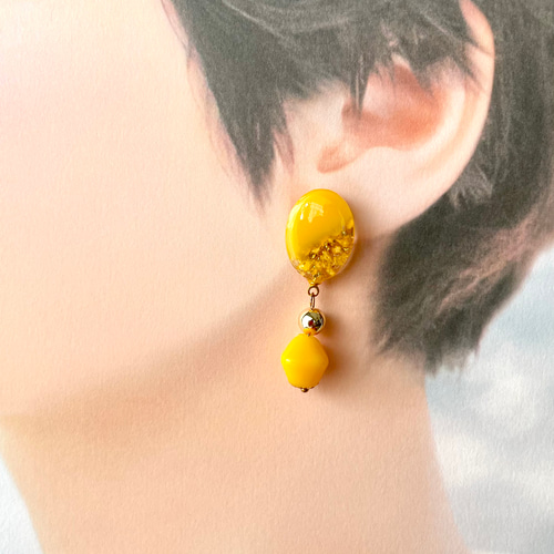 値下げ】イエローローズ ゆらゆら レジンビーズ／ピアス イヤリング 