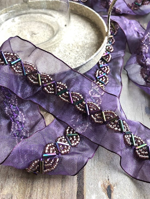 ビーズ刺繍のオーガンジーリボン　Purple×Iridescent 2枚目の画像