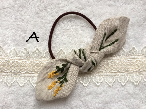 リネン刺繍ヘアゴム お花刺繍 2枚目の画像