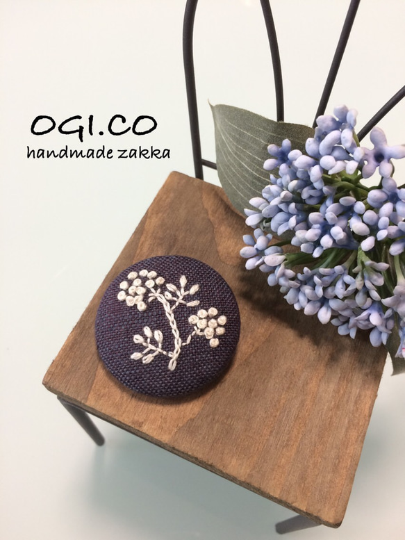 再販☆ リネン刺繍ブローチ お花刺繍 B 1枚目の画像