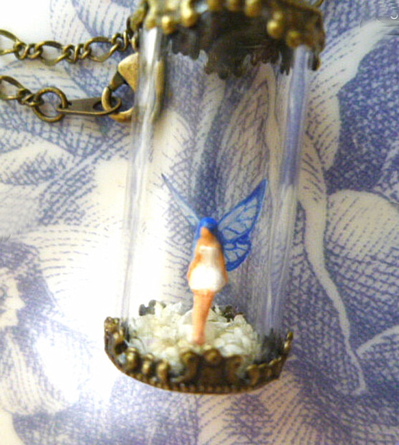 ライスフラワーの妖精ネックレス（その2）　妖精アクセサリー　妖精標本商会　妖精　ネックレス　妖精・フェアリー　小瓶の妖精 1枚目の画像