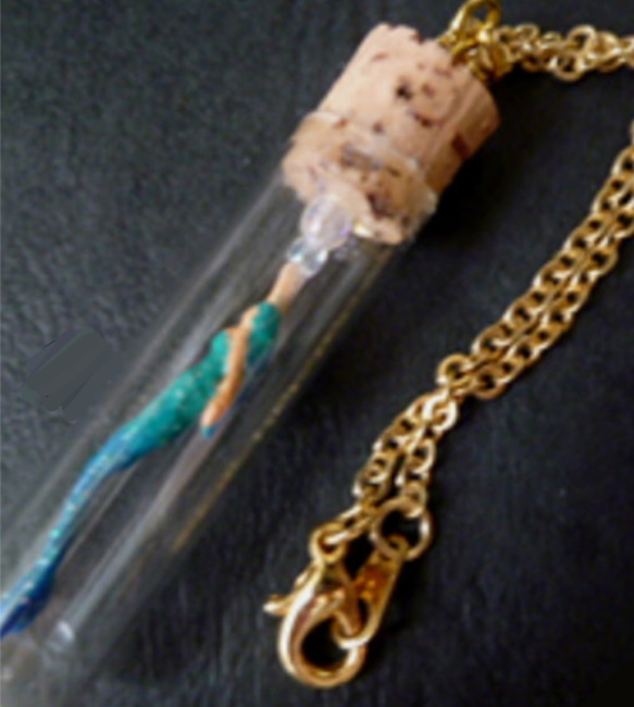 人魚の囁きネックレス（その1）　妖精アクセサリー　妖精標本商会　人魚　ネックレス　妖精・フェアリー　小瓶の妖精 1枚目の画像