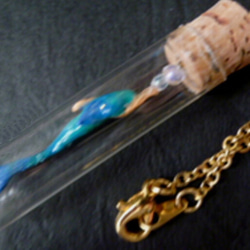 人魚の囁きネックレス（その1）　妖精アクセサリー　妖精標本商会　人魚　ネックレス　妖精・フェアリー　小瓶の妖精 2枚目の画像