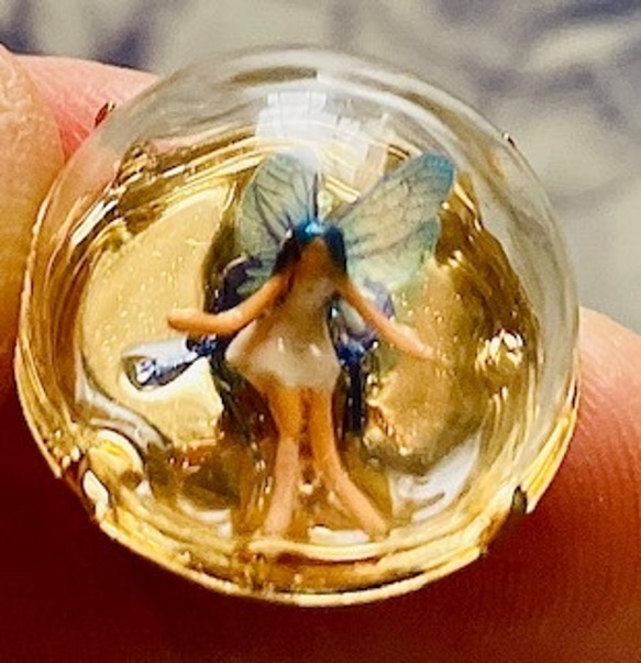 ミニブローチの妖精（その3）　妖精標本商会　妖精・フェアリー　妖精　妖精アクセサリー　ブローチ　小瓶の妖精　アクセサリー 1枚目の画像