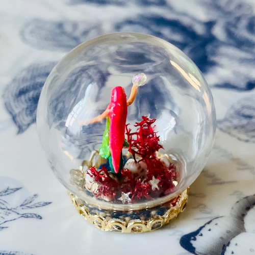 ミニガラスドームのアマビエ（その1） 妖精標本商会 アマビエ 置物