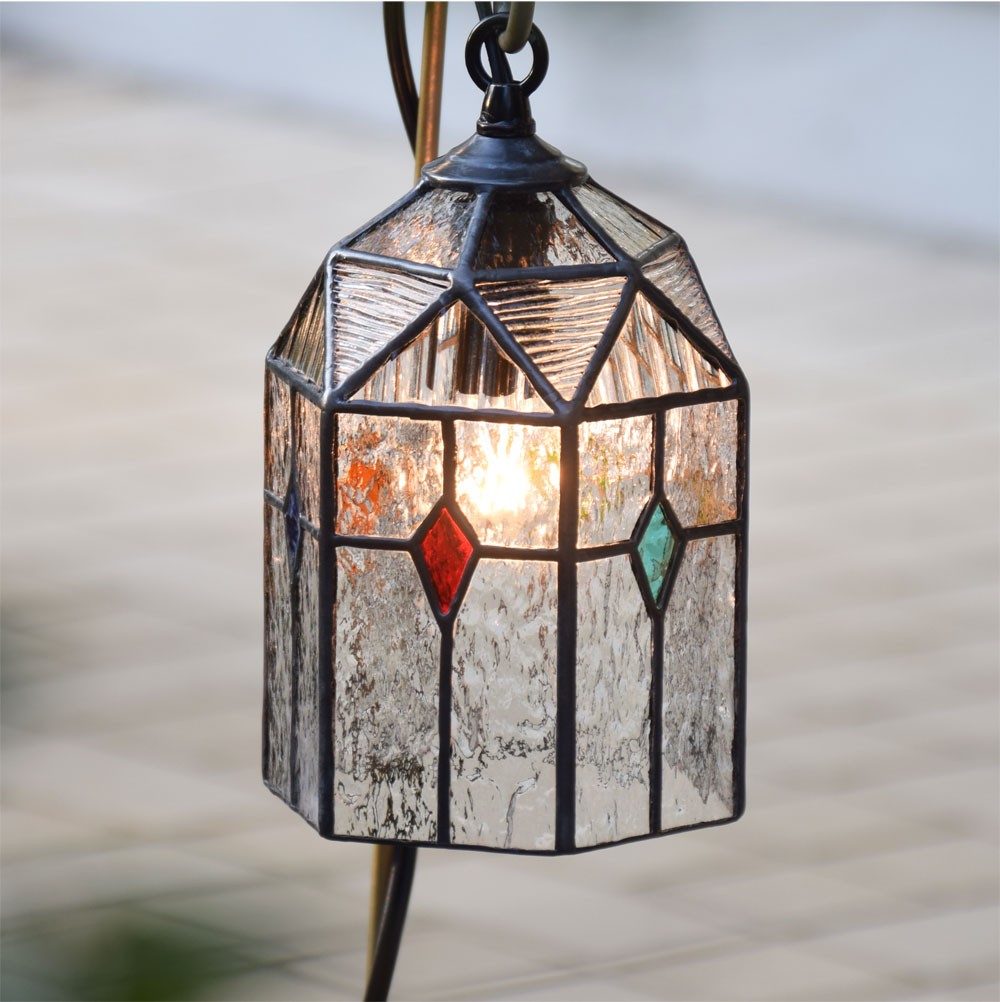 シャビイな吊り下げランプ　ガーデンシェッドに⭕ジャンクガーデン　ステンドグラス