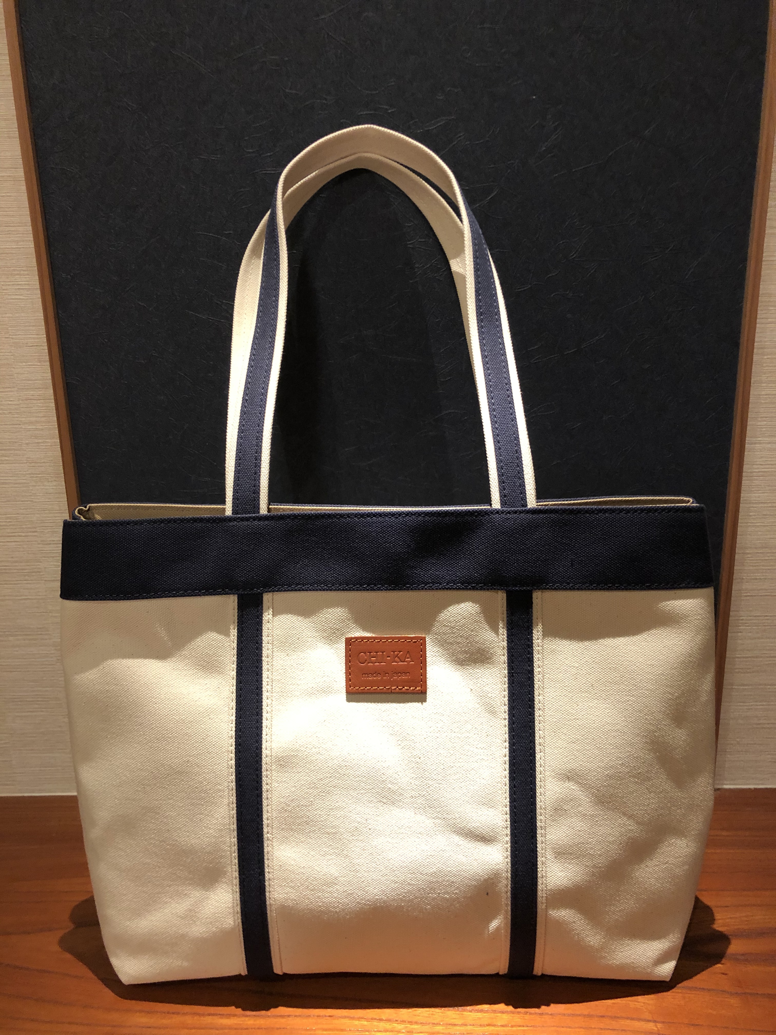 「CHI-KA」トートバッグ（ナチュラル×ネイビー）