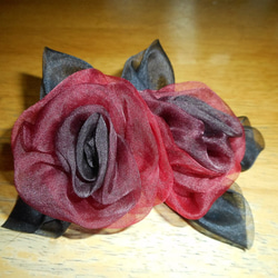 シルクオーガンジーの巻花コサージュ 1枚目の画像