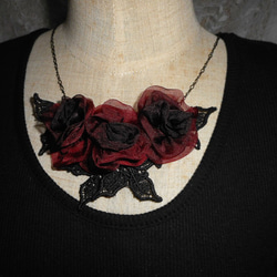 シルクオーガンジーの巻花ネックレス 3枚目の画像
