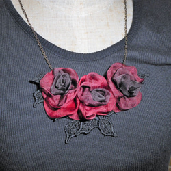 シルクオーガンジーの巻花ネックレス 4枚目の画像