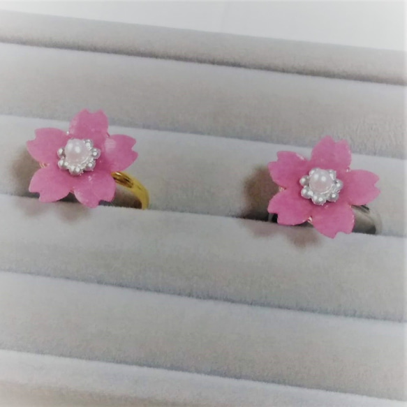 ピンク色のシンプルなお花のフリーサイズリング【受注製作】 2枚目の画像