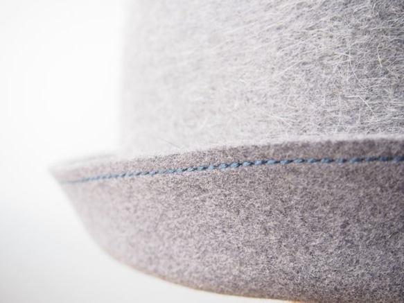 Stitched Soft Hat - light grey × blue 2枚目の画像