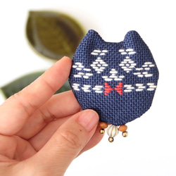 ネコさんブローチ藍【リンクコーデ☺︎刺繍】ビーズコキャッツ♡猫☺︎ 猫の日2024 4枚目の画像