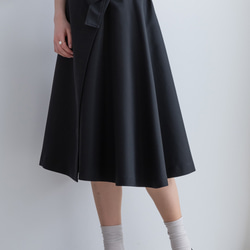 ＊SALE＊左右で印象の異なるレディライクなフレアースカート《グログラン　オードリースカート》ブラック 4枚目の画像