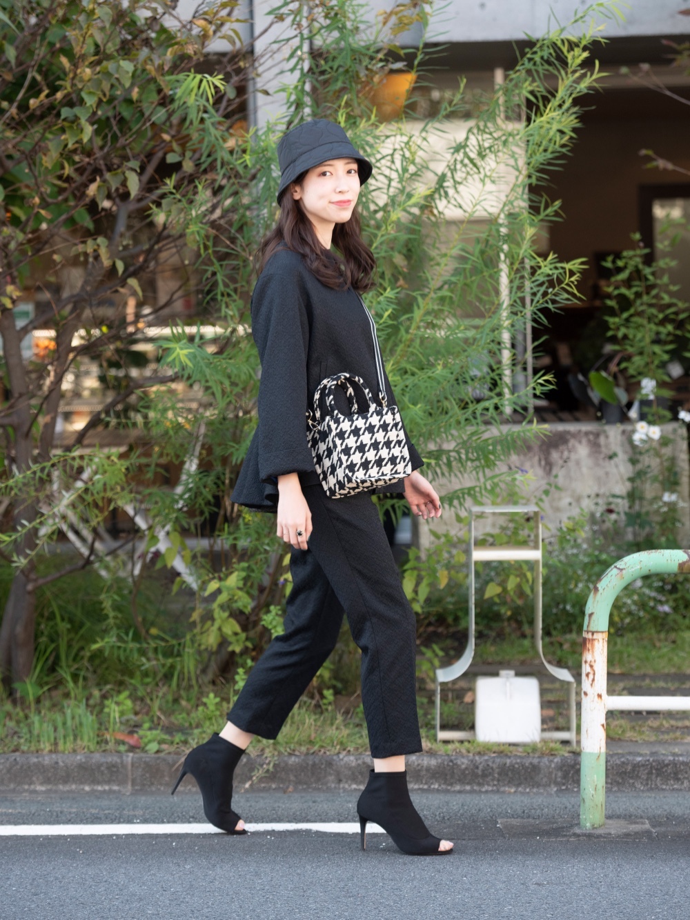 高級なジャガード生地が甘さをプラスする《フレンチジャガード サブリナパンツ》オフィスカジュアル／モード／洗濯可能