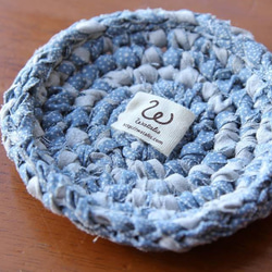 爽やかブルーの裂き編みコースター 1枚目の画像