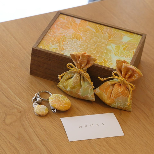 H様ご予約品【贈答品】桐の飾り箱ときもの小物5点セット めでた  