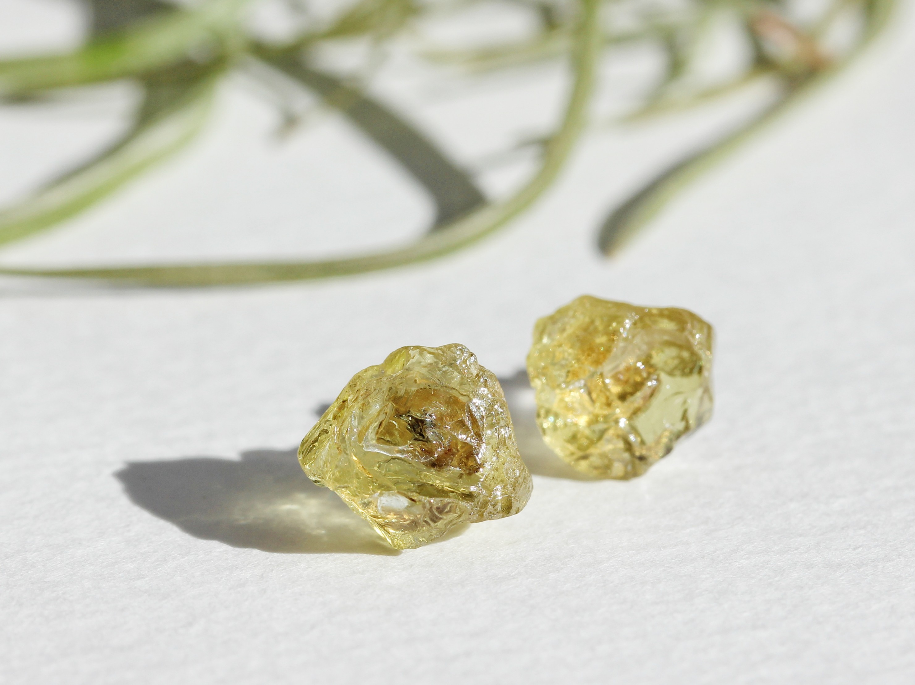 【14kgf】希少 マリガーネット原石ピアス