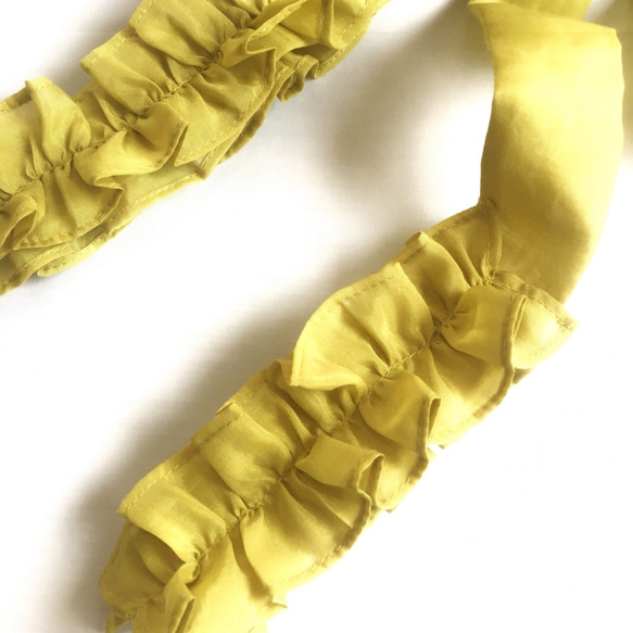 領結[RIBBON TIE（芥末黃）]褶邊絲綢棉 第3張的照片